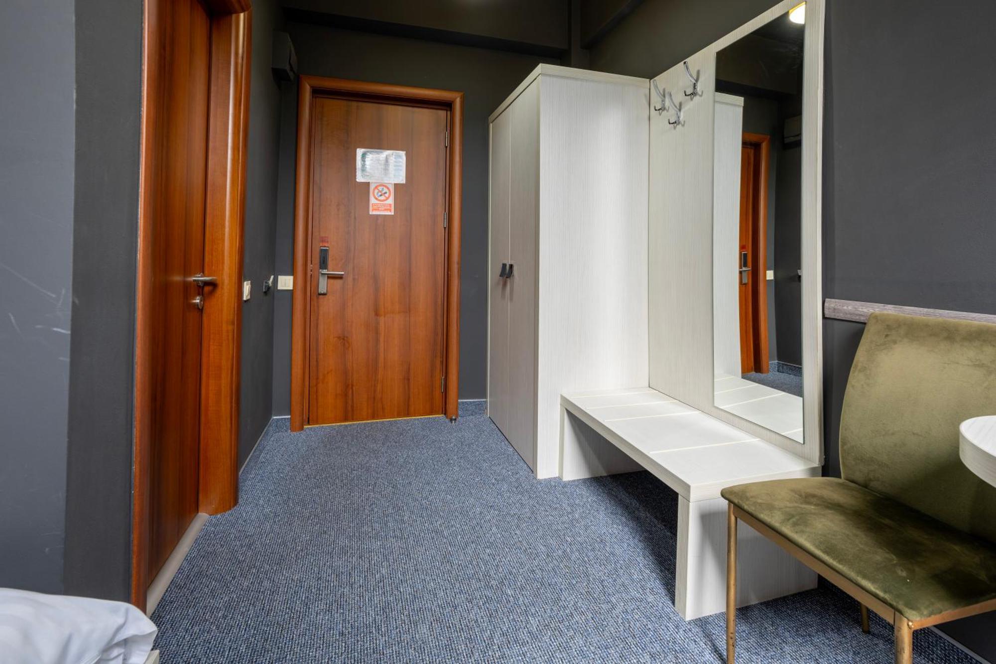 Alex&George Boutique Hotel Cluj-Napoca Exterior photo