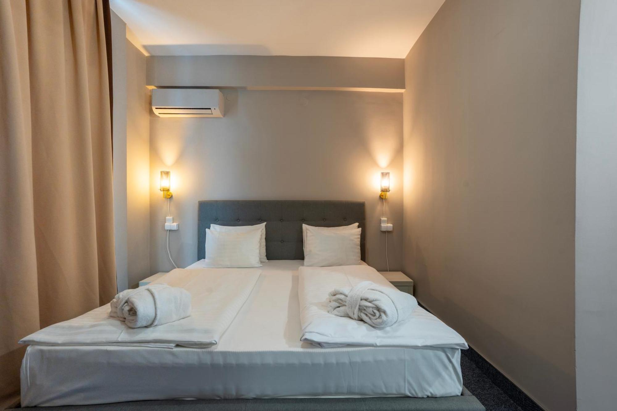 Alex&George Boutique Hotel Cluj-Napoca Exterior photo