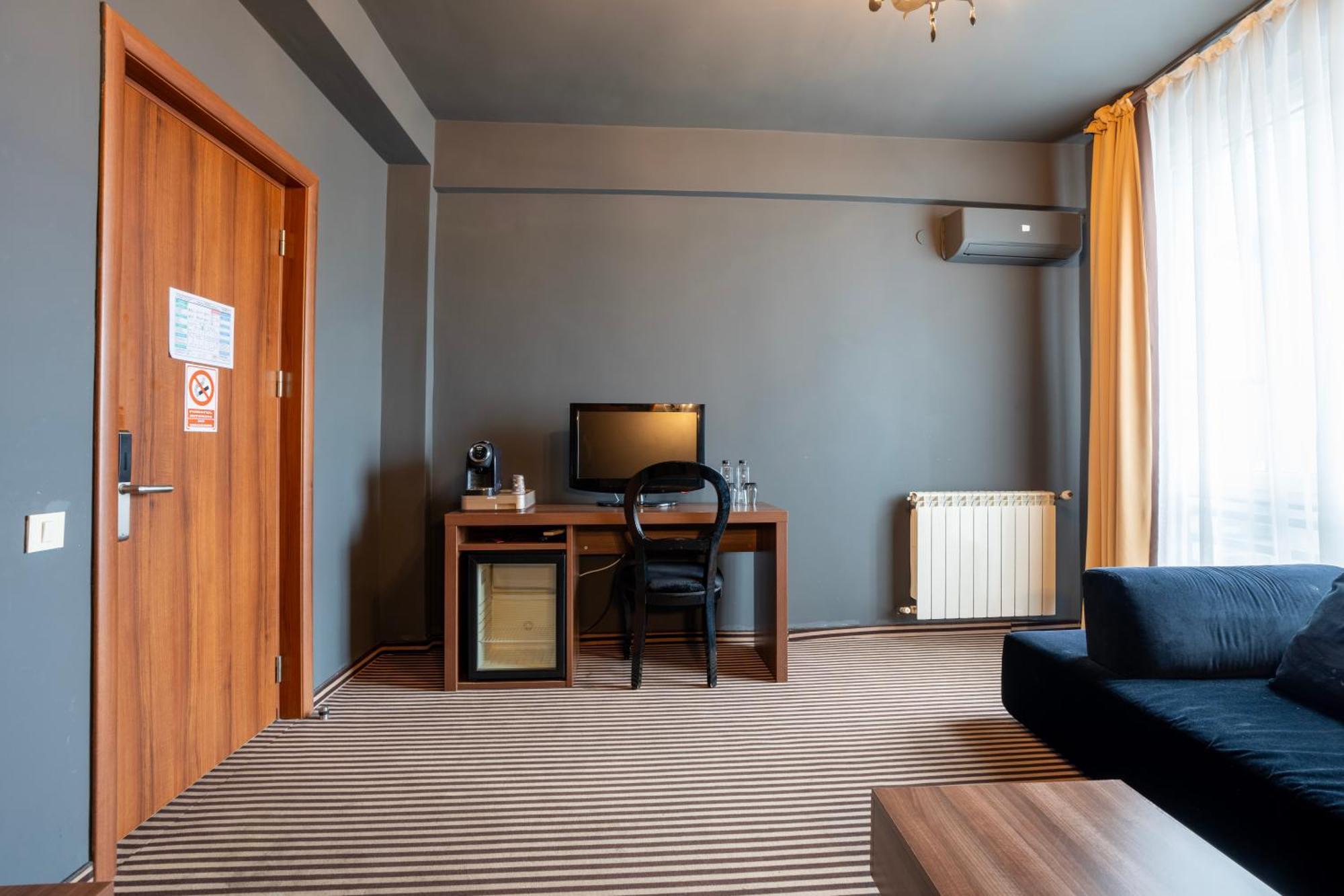 Alex&George Boutique Hotel Cluj-Napoca Exterior photo