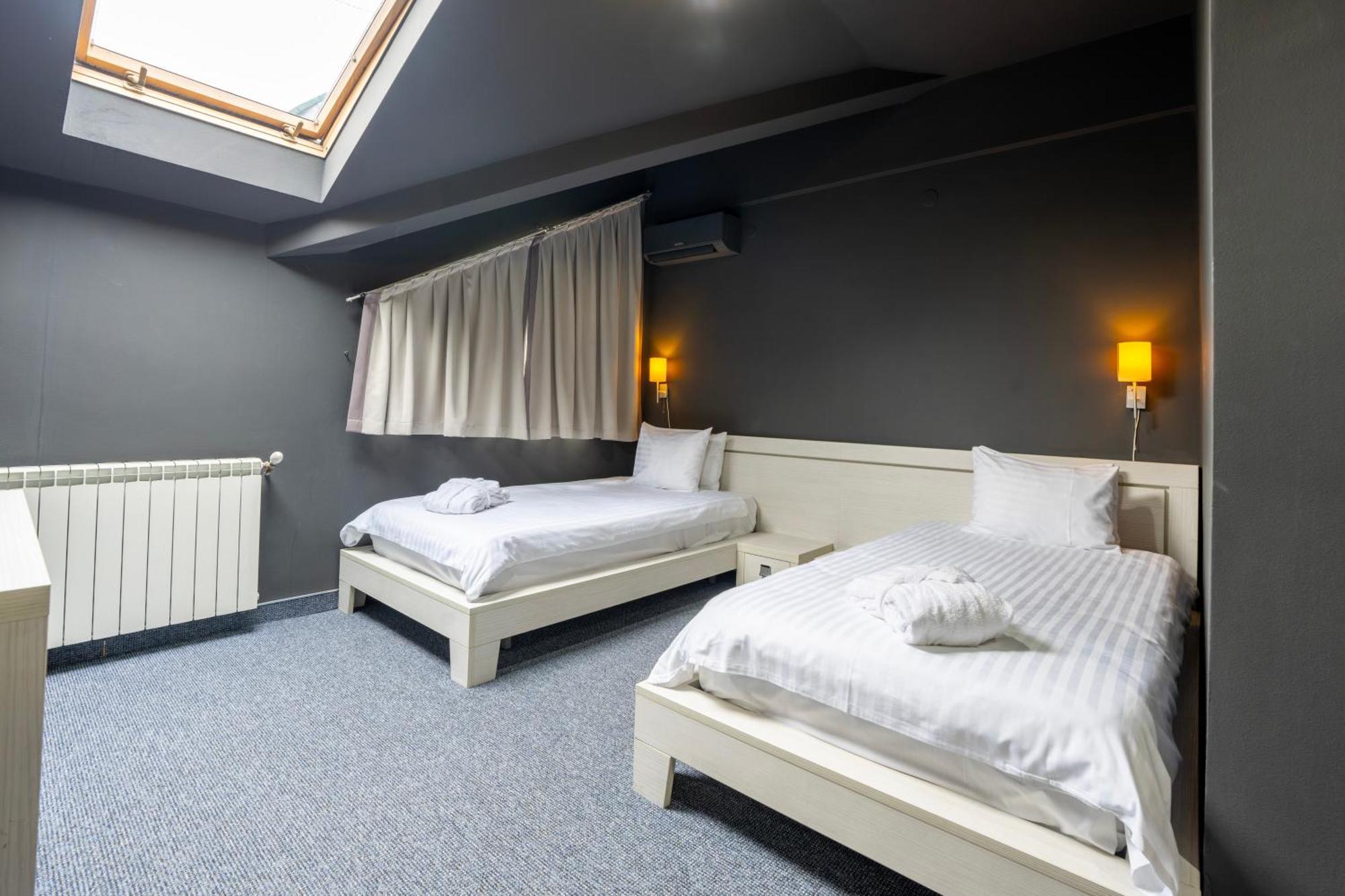 Alex&George Boutique Hotel Cluj-Napoca Exterior photo