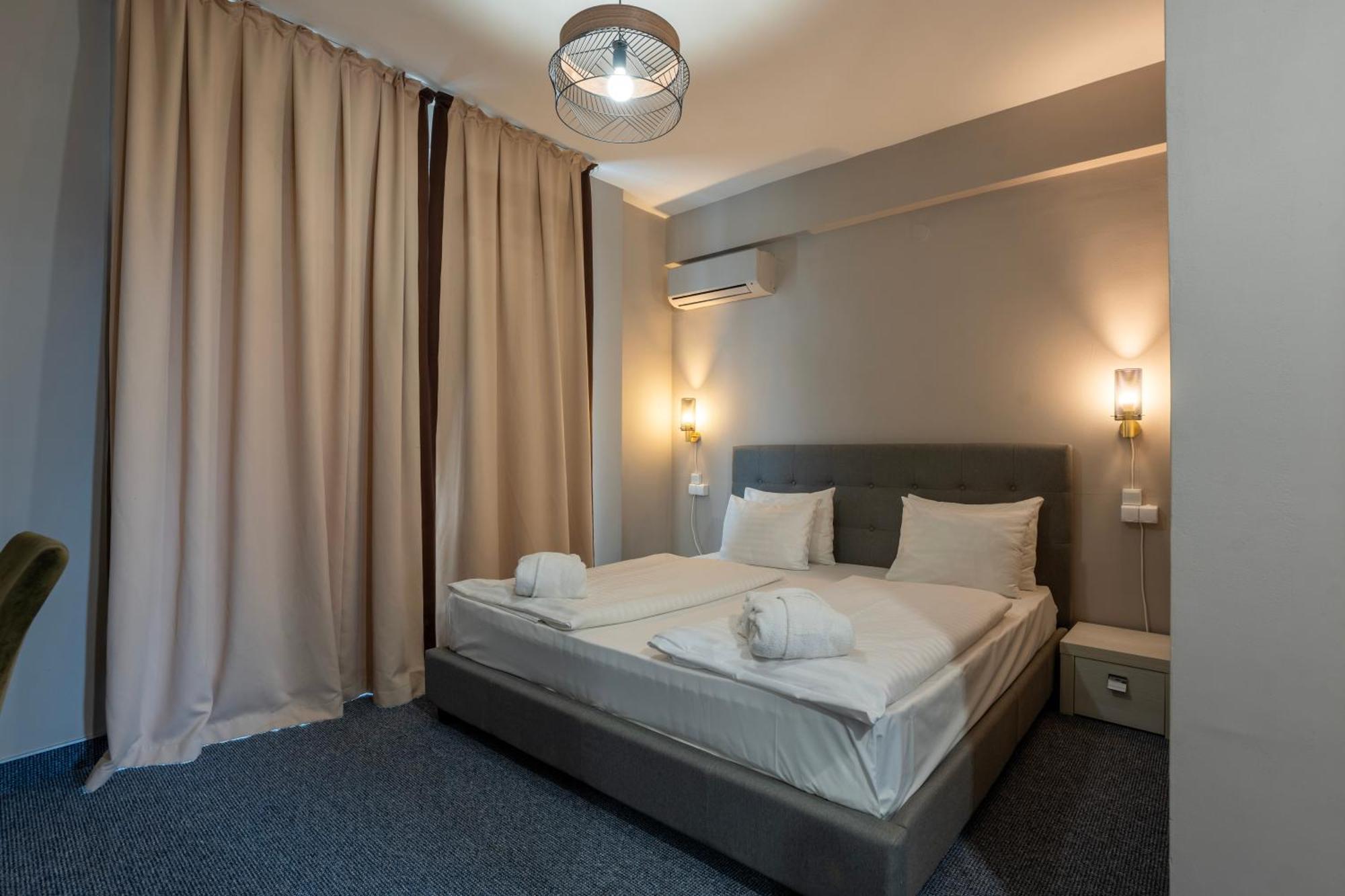 Alex&George Boutique Hotel Cluj-Napoca Exterior photo