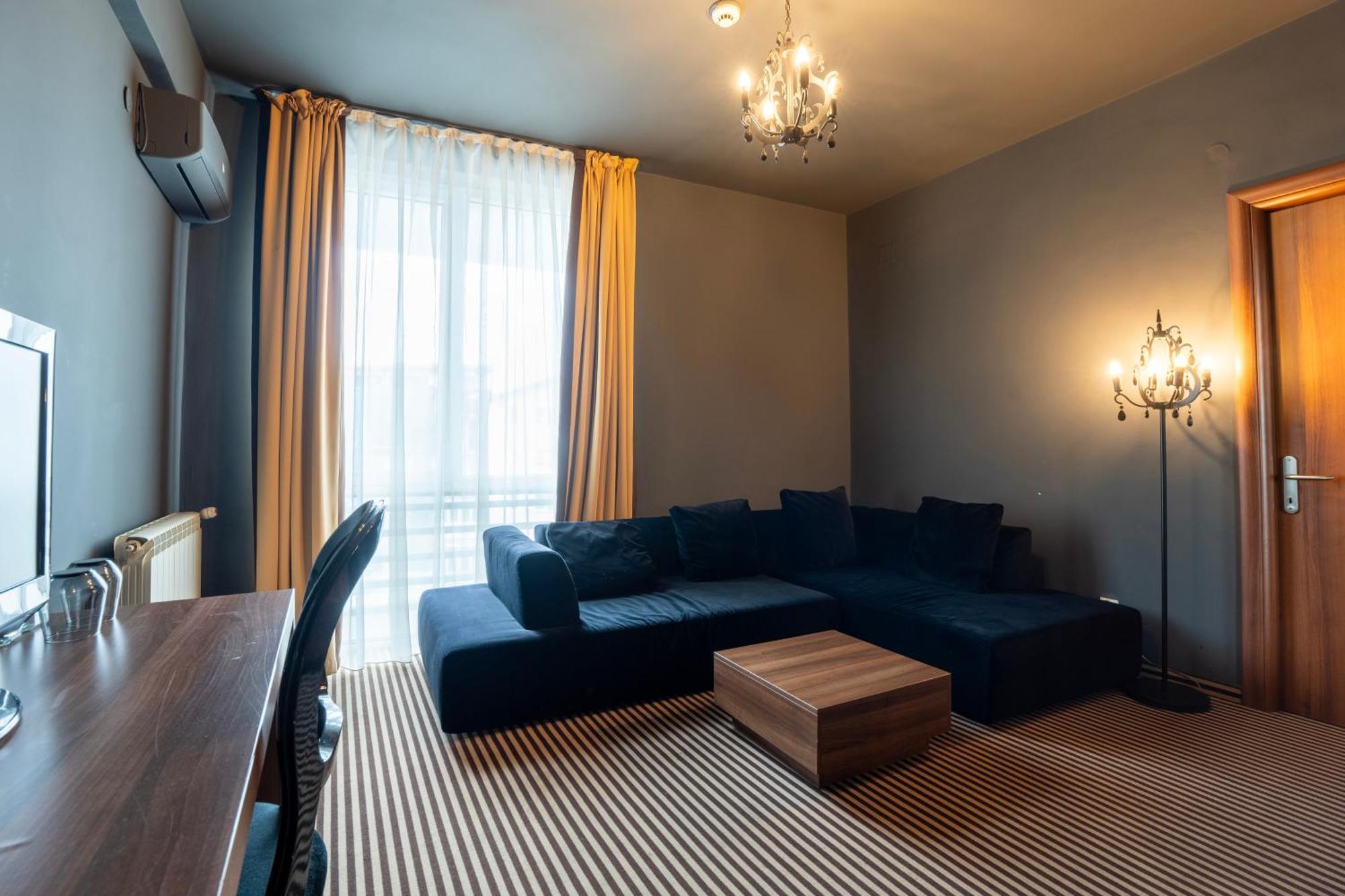 Alex&George Boutique Hotel Cluj-Napoca Exterior photo